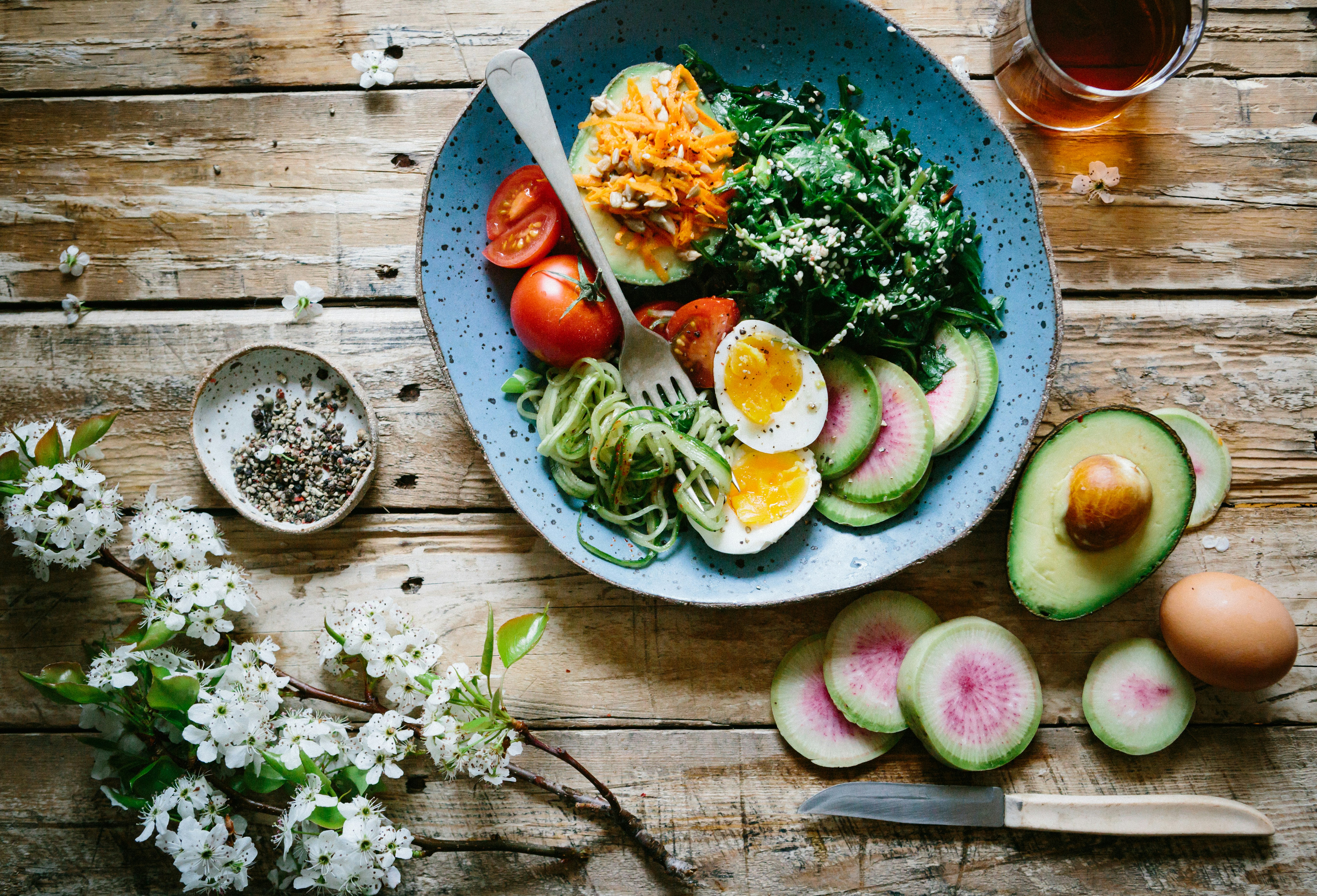 Anti-inflammatory foods including berries, vegetables and olive oil